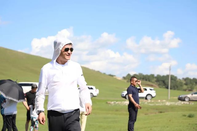 乾港集团高层草原自驾游 乾港集团高层草原自驾游