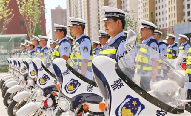 乾港慰问一线干警 乾港慰问一线干警