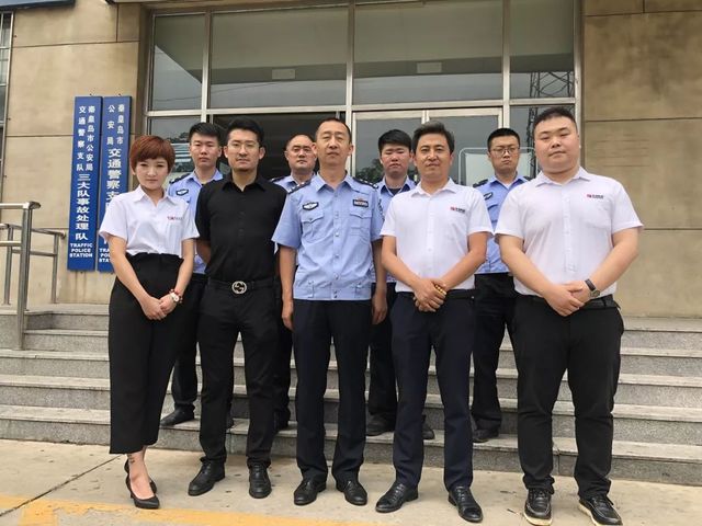 乾港慰问一线干警 乾港慰问一线干警