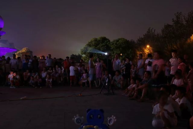 “百场电影进社区”大型公益活动 “百场电影进社区”大型公益活动