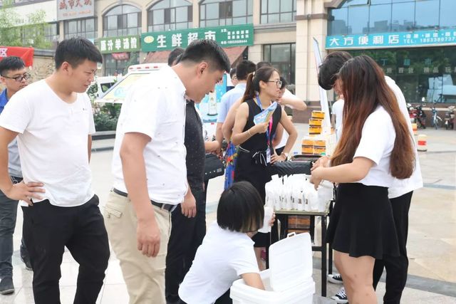 附近居民对集团项目进行咨询 附近居民对集团项目进行咨询