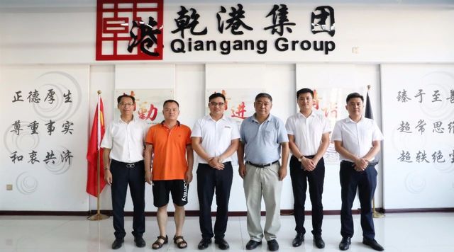 集团领导与莅临专家合影 集团领导与莅临专家合影