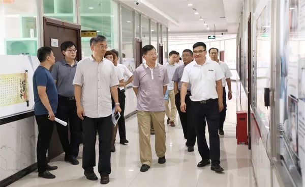 海港区政府领导参观乾港集团 海港区政府领导参观乾港集团