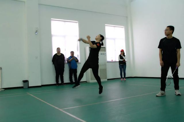 乾港集团第一届羽毛球比赛 乾港集团第一届羽毛球比赛