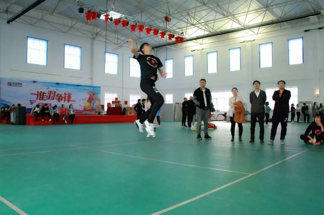 乾港集团第一届羽毛球比赛 乾港集团第一届羽毛球比赛