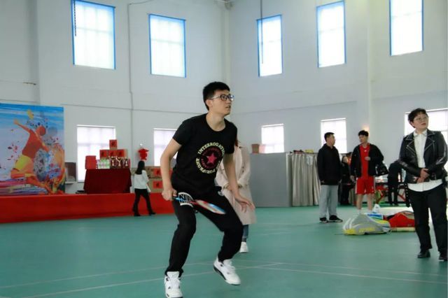 乾港集团第一届羽毛球比赛 乾港集团第一届羽毛球比赛