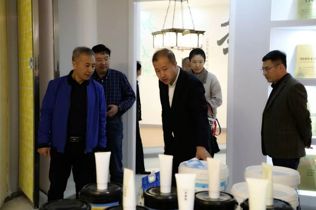 总工会领导莅临乾港 总工会领导莅临乾港