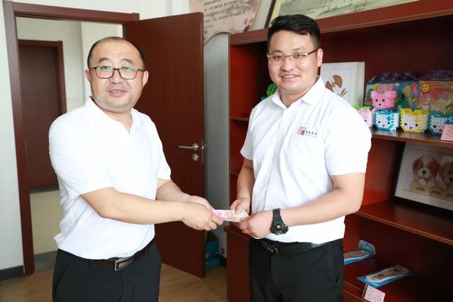 董事长安俊峰以个人名义向学校捐赠 董事长安俊峰以个人名义向学校捐赠