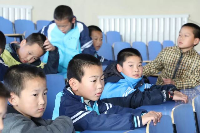 慰问孤儿院 慰问孤儿院