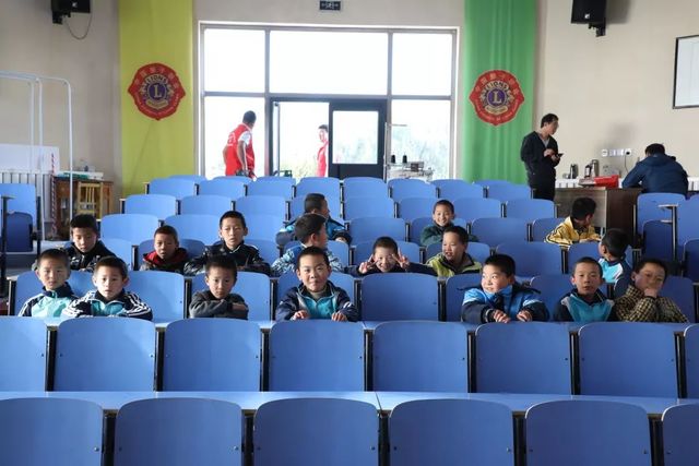 慰问孤儿院 慰问孤儿院